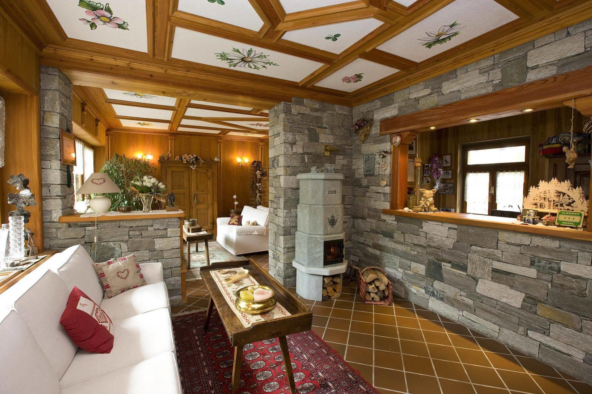גרסוני-סן-ג'אן Albergo Alpenrose Ski&Bike Mountain Hotel מראה חיצוני תמונה