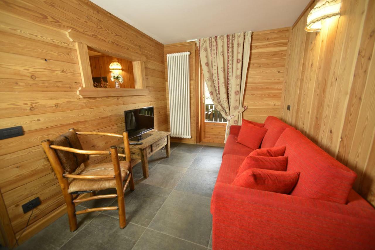 גרסוני-סן-ג'אן Albergo Alpenrose Ski&Bike Mountain Hotel מראה חיצוני תמונה